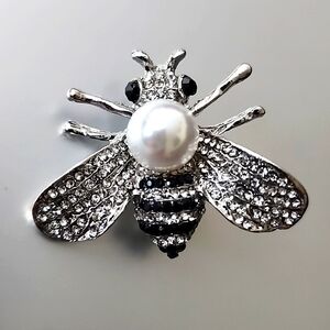 Bee Brooch Honey Pearl Honey Bee Brooch Simulated Diamonds Necklace Combo